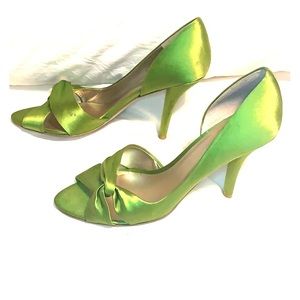 Perido colored satin Nine West heels